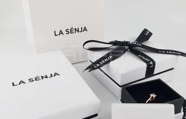White Paper Jewelry Boxes with Ribbon