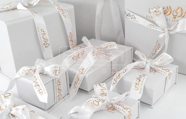 Paper White Magnetic Boxes with Ribbon
