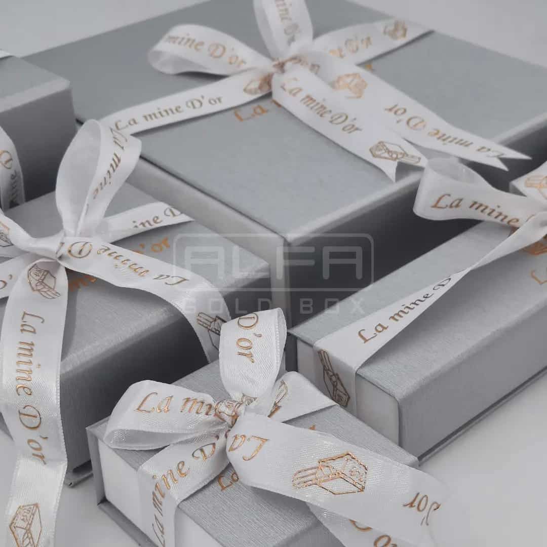 magnetic silver leatherette boxes